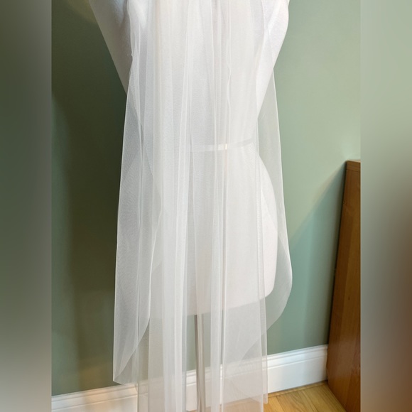 Beautiful 40 inch Italian net wedding veil with a plastic comb bridal - Picture 6 of 12
